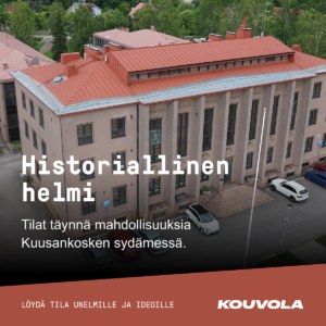 Ilmakuva Tekniikka- ja ympäristötalosta Kuusankosken keskustassa.